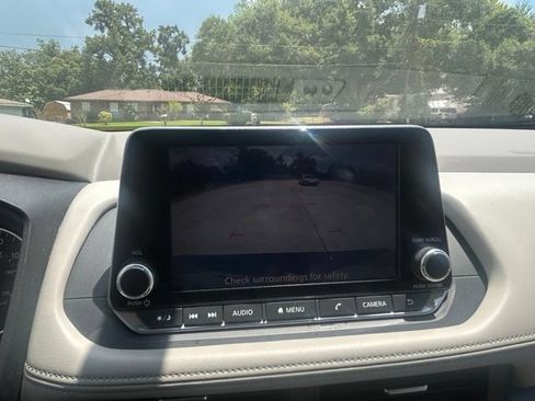 Used 2025 Nissan Rogue SV AWD/4WD image 31