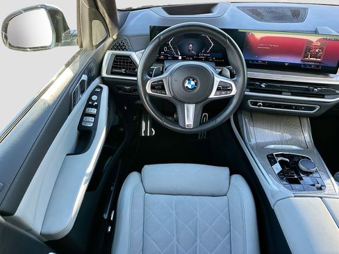 Certified 2023 BMW X7 xDrive40i w/ M Sport Package image 23