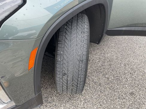 Used 2023 Chevrolet Traverse LT image 59