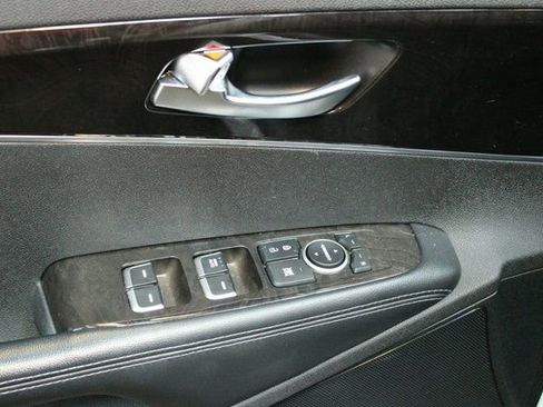 Used 2016 Kia Sorento EX image 17