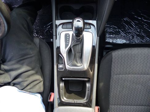 Used 2019 Buick Regal Preferred w/ Driver Confidence Package I FWD image 32