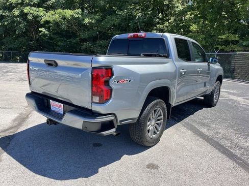 Used 2023 Chevrolet Colorado LT w/ LT Convenience Package II AWD/4WD image 3