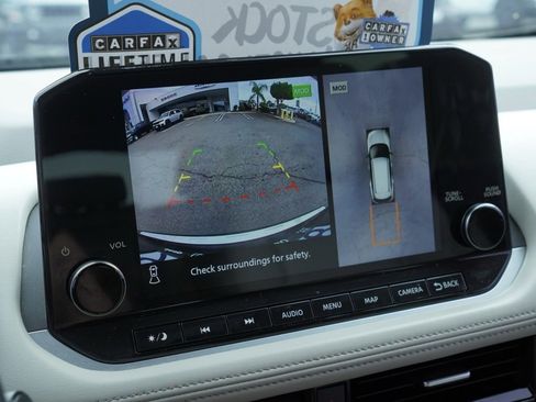 Used 2023 Nissan Rogue SL w/ SL Premium Package image 16