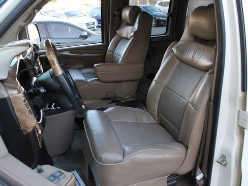 Used 2006 Chevrolet Express 1500 RWD image 21