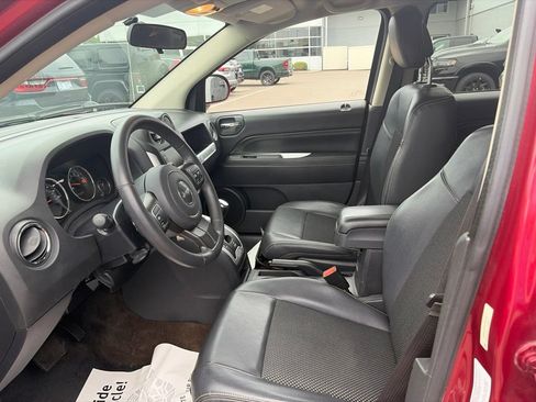 Used 2014 Jeep Compass Latitude FWD image 14
