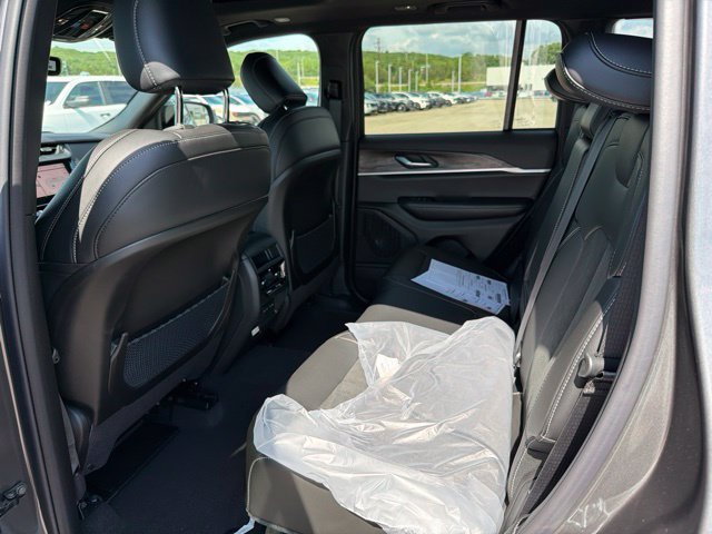 New 2026 Jeep Grand Cherokee Altitude AWD/4WD image 9