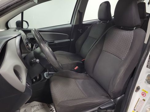 Used 2016 Toyota Yaris L image 13
