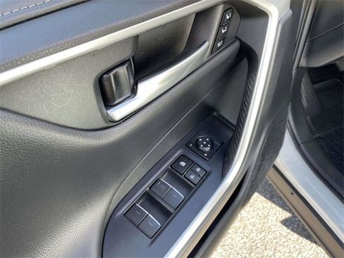 Used 2023 Toyota RAV4 Limited image 19