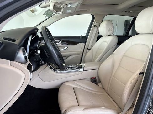 Used 2019 Mercedes-Benz GLC 300 w/ Premium Package image 23