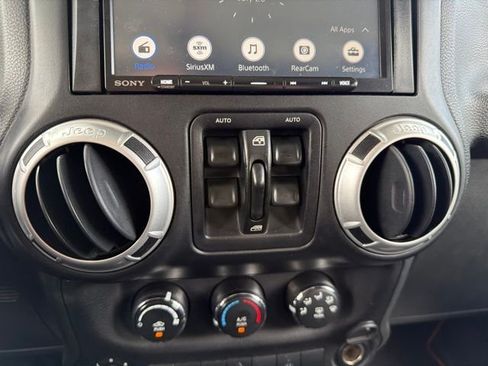 Used 2015 Jeep Wrangler Unlimited Sahara w/ Connectivity Group AWD/4WD image 16