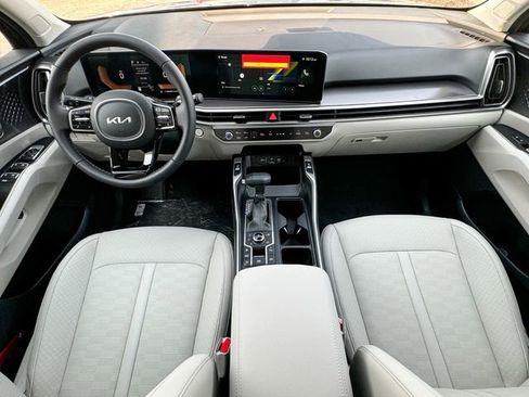 Used 2025 Kia Sorento S AWD/4WD image 25