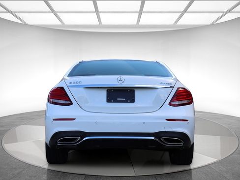 Used 2017 Mercedes-Benz E 300 4MATIC image 7
