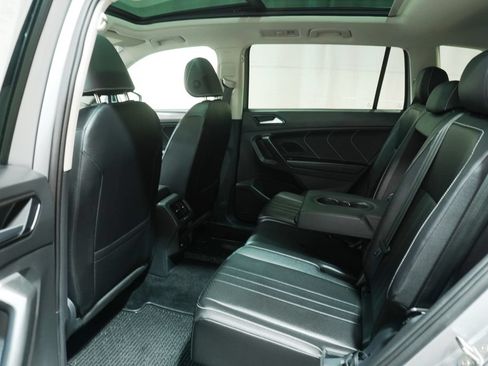 Used 2024 Volkswagen Tiguan SE AWD/4WD image 13