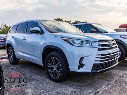 Used 2017 Toyota Highlander LE