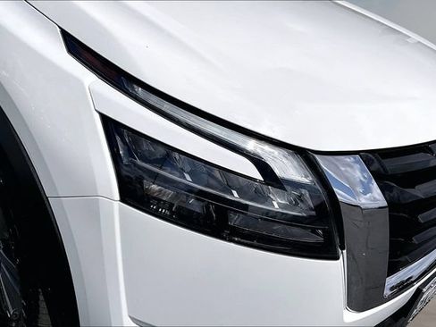 Certified 2024 Nissan Pathfinder SV FWD image 29