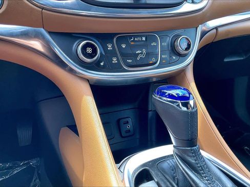 Used 2018 Chevrolet Volt Premier w/ Driver Confidence Package FWD image 31