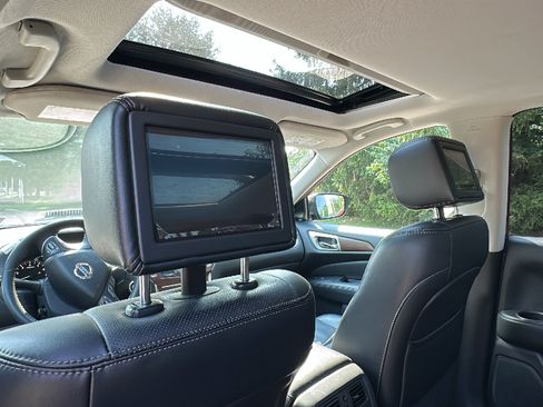 Used 2018 Nissan Pathfinder Platinum AWD/4WD image 14