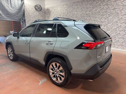 Used 2021 Toyota RAV4 XLE Premium AWD/4WD image 5