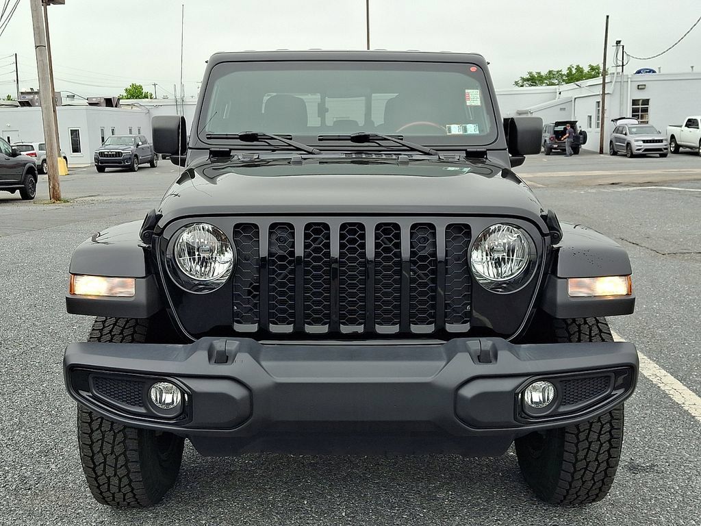 Used 2022 Jeep Gladiator Sport AWD/4WD image 2