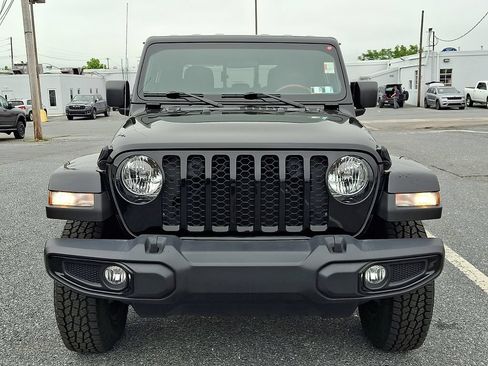 Used 2022 Jeep Gladiator Sport AWD/4WD image 2