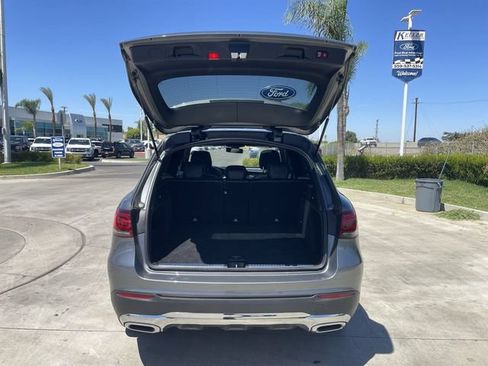 Used 2020 Mercedes-Benz GLC 300 4MATIC w/ Premium Package image 26