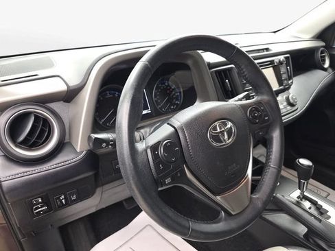 Used 2018 Toyota RAV4 XLE FWD image 16
