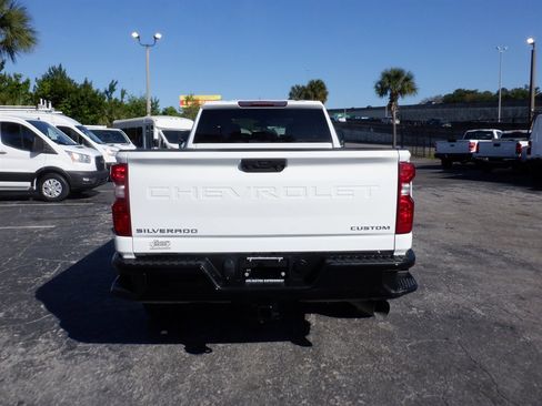 Used 2022 Chevrolet Silverado 2500 Custom w/ Custom Value Package image 4