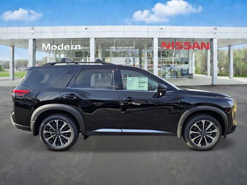 New 2026 Nissan Pathfinder Platinum w/ Accent Package FWD image 6