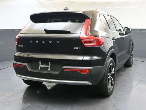 Certified 2025 Volvo XC40 B5 Core image 5