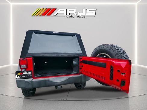 Used 2014 Jeep Wrangler Rubicon w/ Power Convenience Group image 4