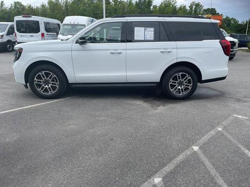 Certified 2025 Ford Expedition Active AWD/4WD image 5