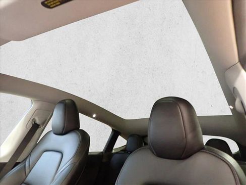 Used 2024 Tesla Model Y Performance image 13