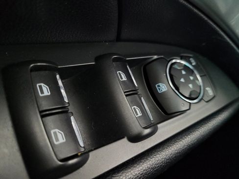 Used 2017 Ford Explorer XLT image 27