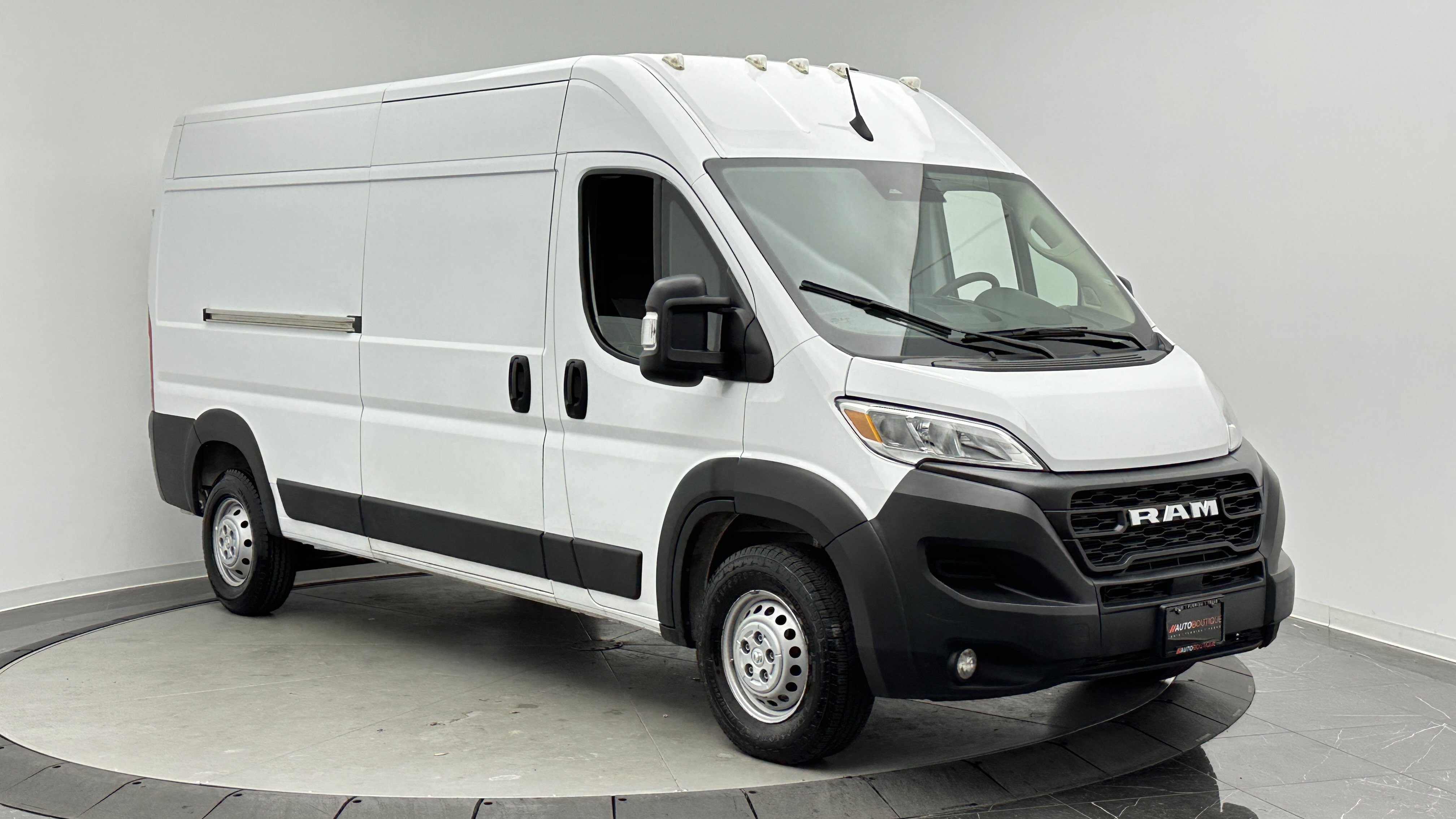 Used 2025 RAM ProMaster 2500 w/ Convenience Group FWD image 3