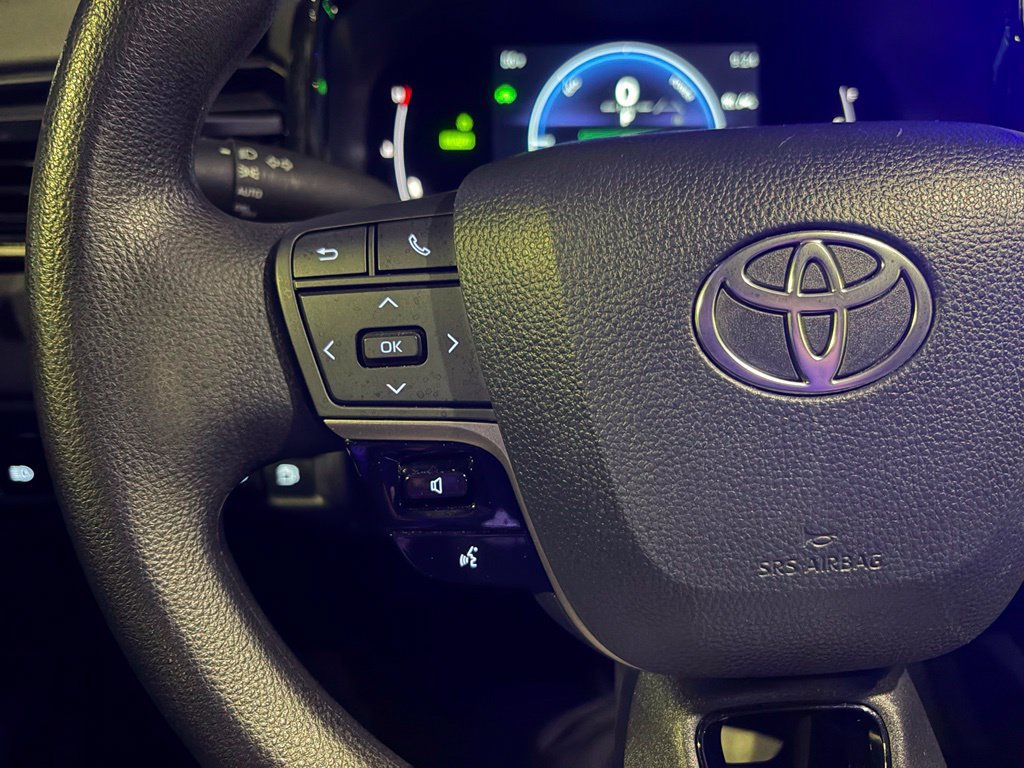 Used 2025 Toyota Camry LE AWD/4WD image 30