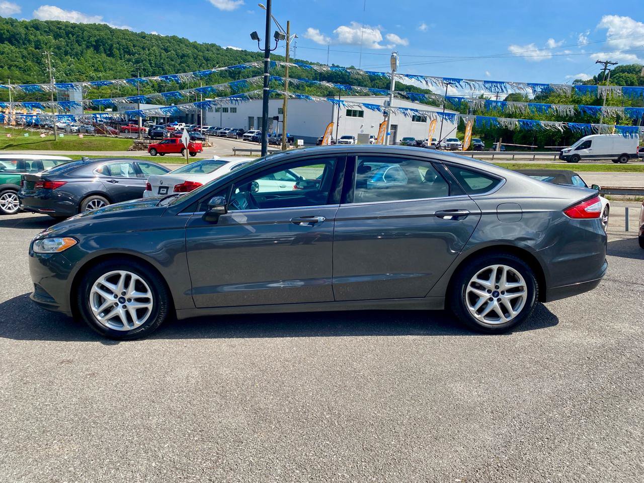 Used 2016 Ford Fusion SE FWD image 6