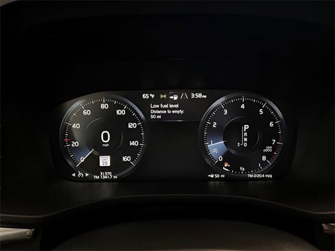 Used 2021 Volvo XC60 T5 Momentum w/ Premium Package image 25