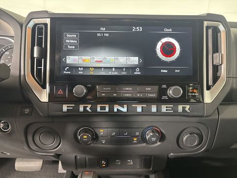 Used 2025 Nissan Frontier SV image 15