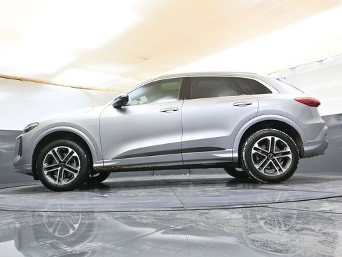 Certified 2025 Audi Q5 Premium Plus w/ Premium Plus image 32