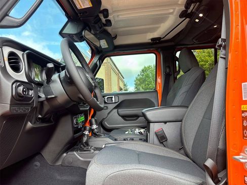 New 2025 Jeep Gladiator Sport image 27