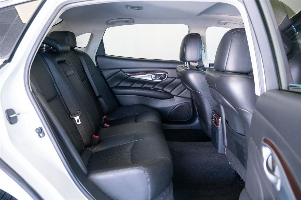 Used 2018 INFINITI Q70 L 3.7 AWD/4WD image 21