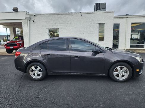 Used 2014 Chevrolet Cruze LS FWD image 6