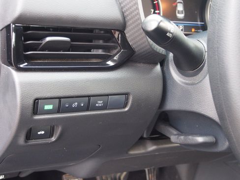 Used 2025 Nissan Sentra SV FWD image 20