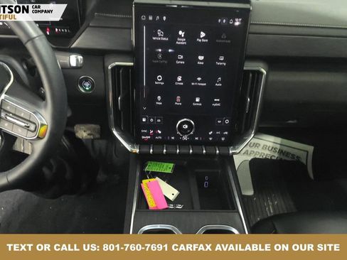 Used 2024 GMC Acadia Elevation image 5