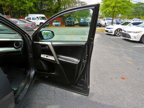 Used 2018 Toyota RAV4 XLE w/ Plus Extra Value Package image 22