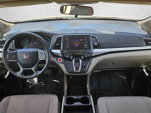 Used 2018 Honda Odyssey LX image 17