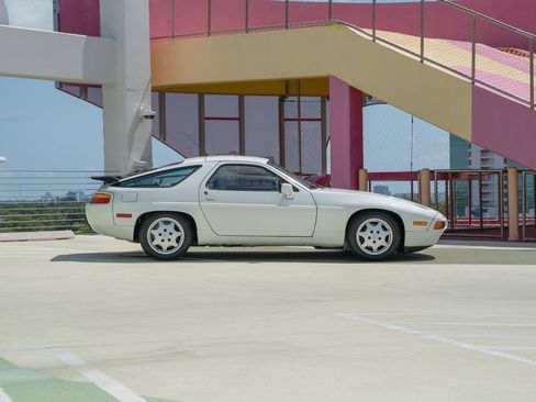 Used 1991 Porsche 928 GT image 3