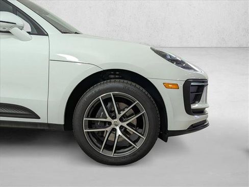 Used 2025 Porsche Macan AWD/4WD image 11