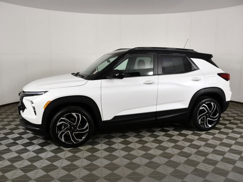 Used 2025 Chevrolet TrailBlazer RS w/ Convenience Package AWD/4WD image 9