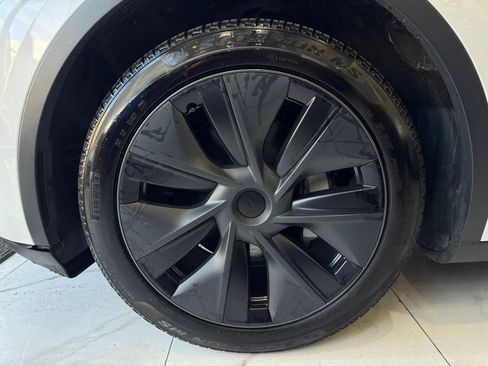 Used 2024 Tesla Model Y Long Range image 7